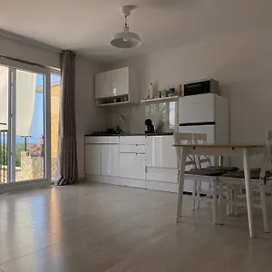 Apartment D&m, Palit